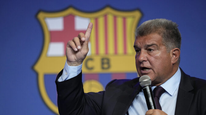 El juez del 'caso Negreira' imputa al Barcelona por cohecho