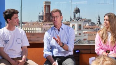 Feijóo propone 1.000 euros de ayuda a la emancipación y ceder suelo para abaratar el alquiler un  40 por ciento