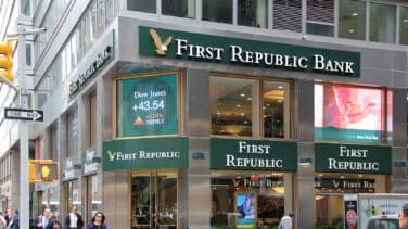 Las autoridades de EEUU negocian con tres bancos para salvar al First Republic Bank en las próximas 24 horas