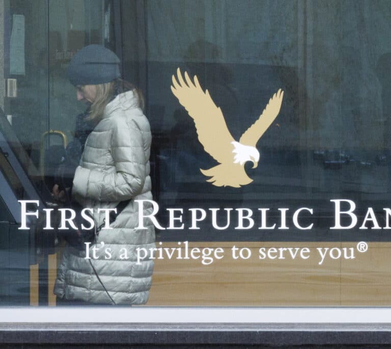 El First Republic Bank se hunde en Wall Street tras la caída de depósitos