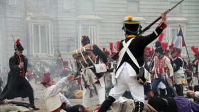 Los madrileños que cada 2 de mayo siguen combatiendo contra los franceses