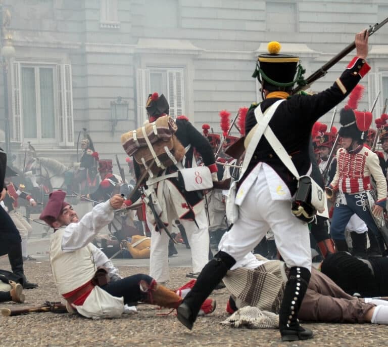 Los madrileños que cada 2 de mayo siguen combatiendo contra los franceses