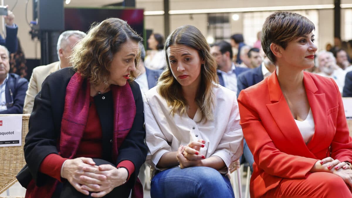 Irene Montero, este martes en un acto en Madrid junto a la portavoz Isabel Rodríguez y la presidenta del Consejo de Estado, Magdalena Valerio.