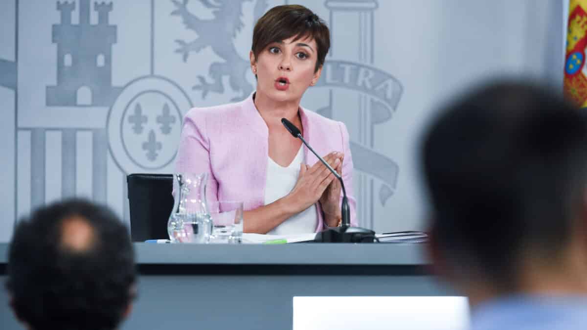 La ministra Portavoz, Isabel Rodríguez, en la rueda de prensa posterior al Consejo de Ministros.