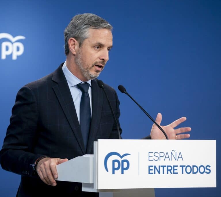 El PP defiende la subida de impuestos a las aerolíneas que pospone el Gobierno
