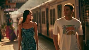 No podrás resistirte a la nueva colección de Springfield x Roots Studio: sus vestidos y monos te van a enamorar