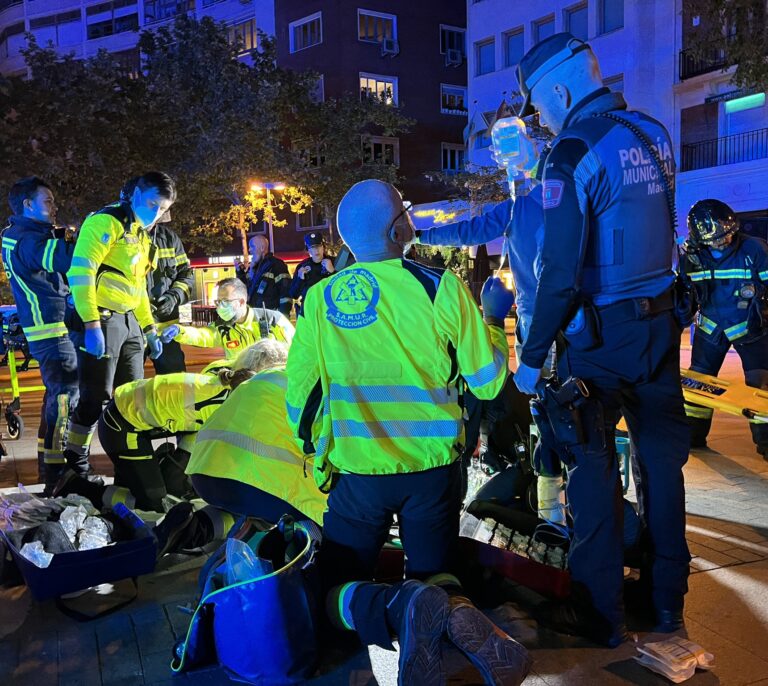 Dos muertos y varios heridos en el incendio de un restaurante en Manuel Becerra (Madrid)