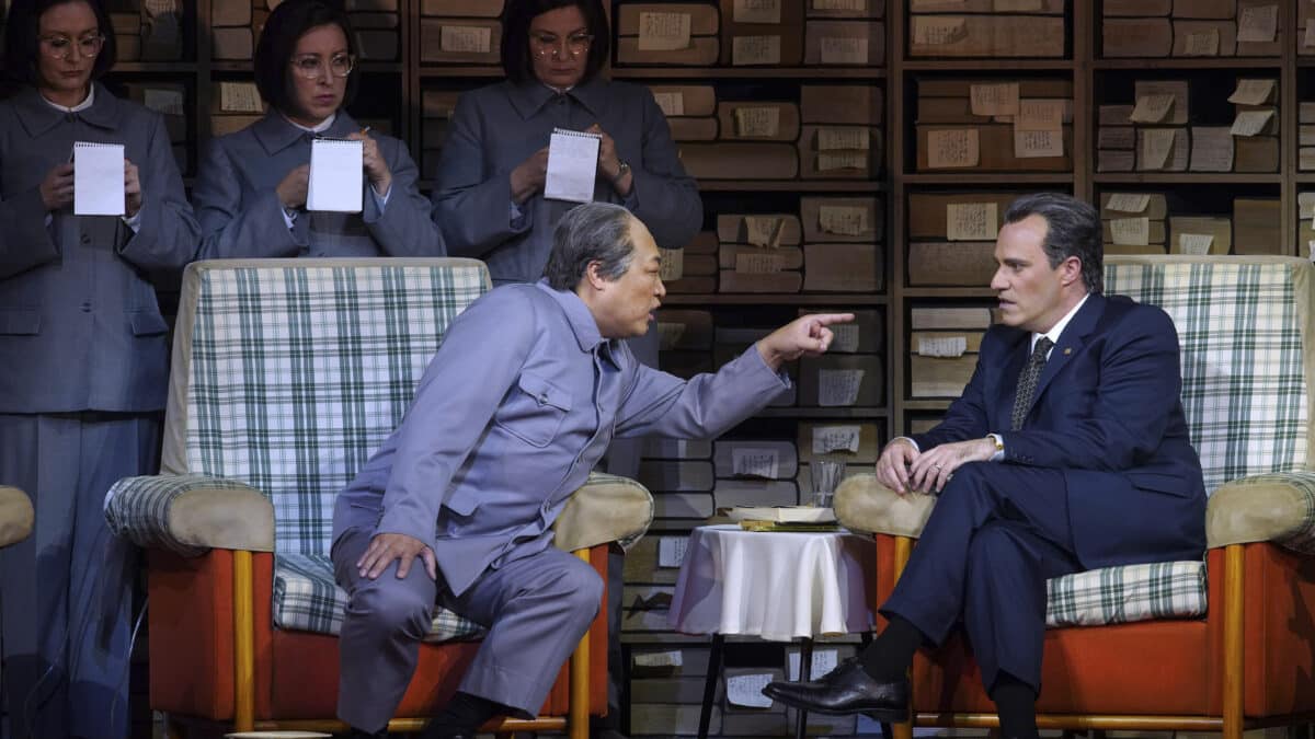 Escena de la ópera 'Nixon en China' en el Teatro Real de Madrid.