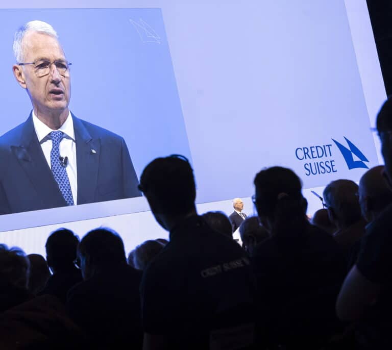 El presidente de Credit Suisse asegura que "sólo había dos opciones, fusión o bancarrota"