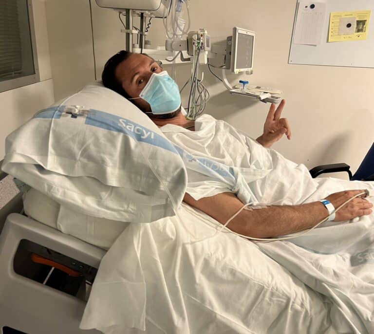 Operan a Óscar Puente, alcalde de Valladolid, tras sufrir una rotura del cuádriceps derecho: "Son gajes del oficio"