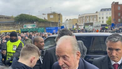 El rey Juan Carlos, en Stamford Bridge para ver el Chelsea-Real Madrid de la Champions