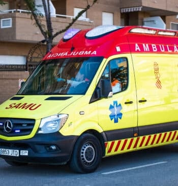 Atendido un hombre tras impactar su coche contra otro aparcado y sufrir [...]