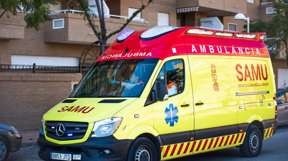 Atendido un hombre tras impactar su coche contra otro aparcado y sufrir un infarto en Castellón