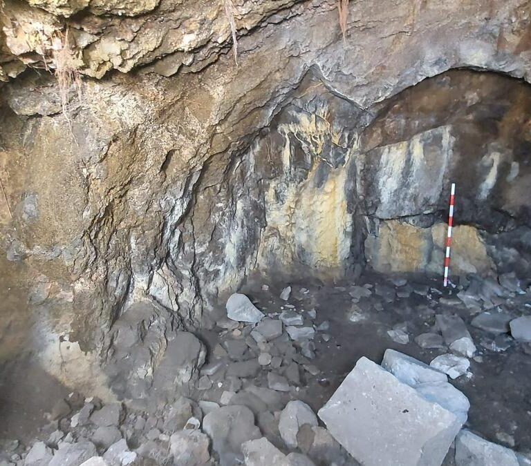 Hallan un posible santuario anterior al siglo XVI  entre los puentes de Alcántara de Toledo