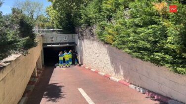 Muere un hombre aplastado por la puerta corredera de un garaje en Alcorcón