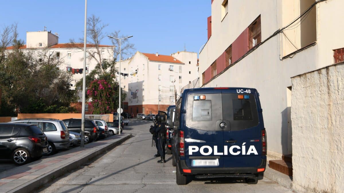 Operativo policial en el barrio de El Príncipe, en Ceuta.
