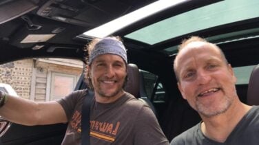 El motivo por el que Matthew McConaughey piensa que Woody Harrelson puede ser su hermano
