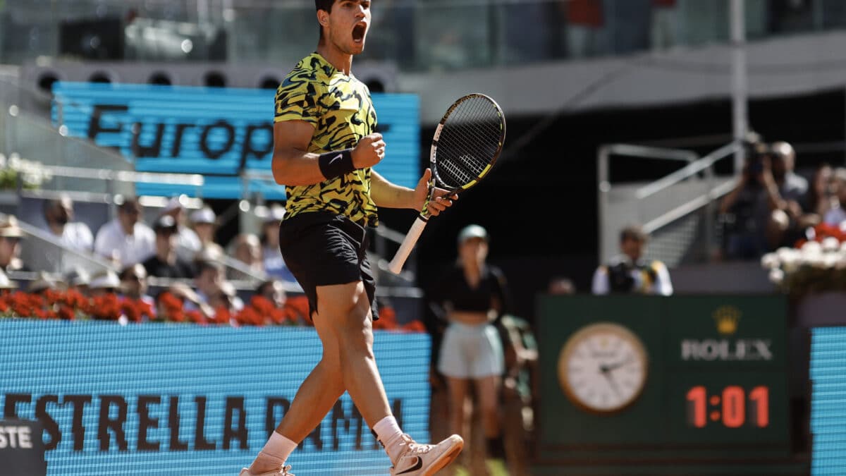 El tenista español Carlos Alcaraz en su partido ante el croata Borna Coric, de semifinales del Mutua Madrid Open