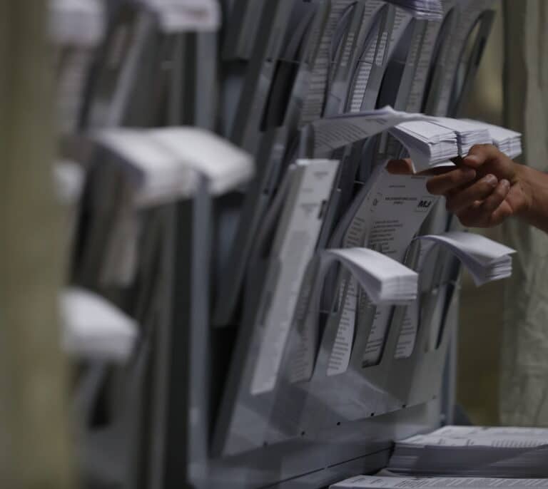La participación en las elecciones del 28-M es del 36,7% a las 14:00 horas, 1,6 puntos más que en 2019