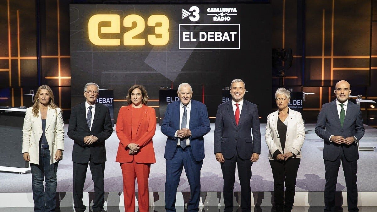 Trias se enreda con la huida de empresas del procés en un debate que centra a Collboni