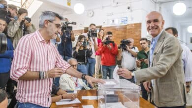 El PP desbanca al PSOE en las alcaldías de Sevilla y Valencia