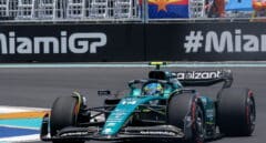 Alonso sube al podio en el show de Verstappen en Miami