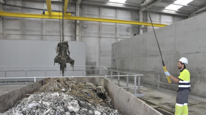 Ni aceite ni toallitas: solo el papel higiénico puede desecharse por el inodoro