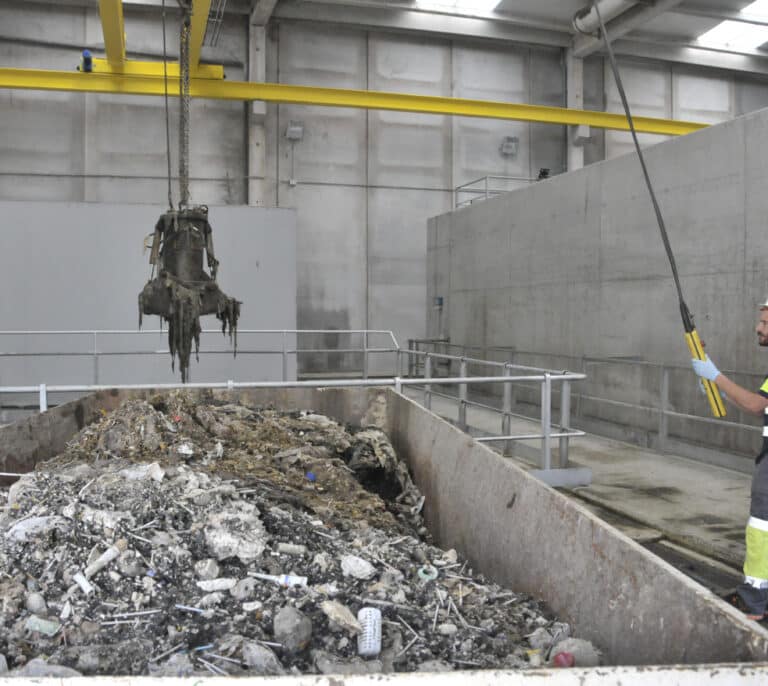 Ni aceite ni toallitas: solo el papel higiénico puede desecharse por el inodoro