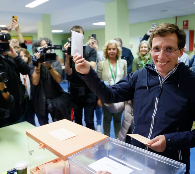 Almeida consigue la mayoría absoluta en Madrid