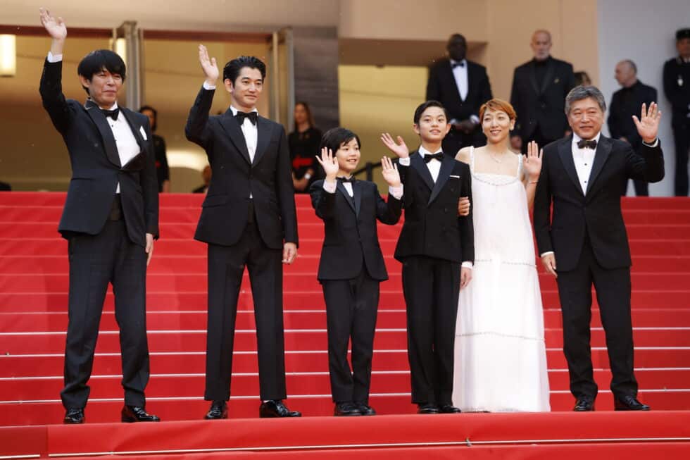 Yuji Sakamoto, Eita Nagayama, Hinata Hiiragi, Kurokawa Soya, Sakura Ando y Hirokazu Kore-eda, el equipo detrás de 'Monster', en el festival de Cannes