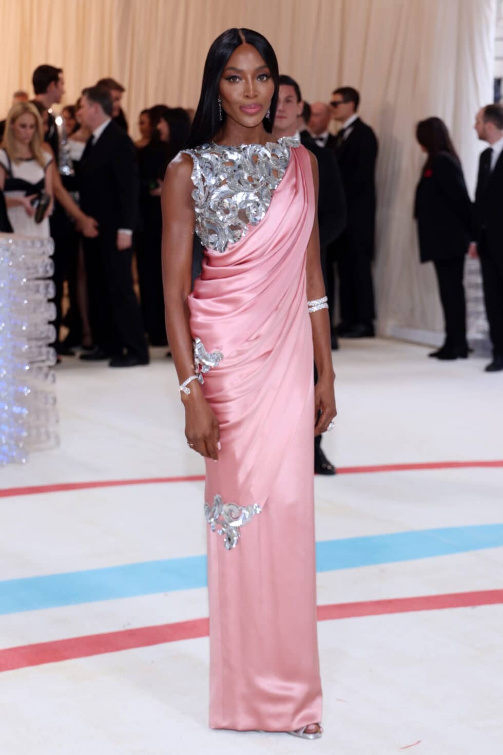 Naomi Campbell llega a la alfombra de la Met Gala 2023