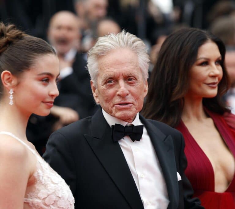 Descubrimos a Carys, la hija de Michael Douglas que ha brillado con luz propia en Cannes