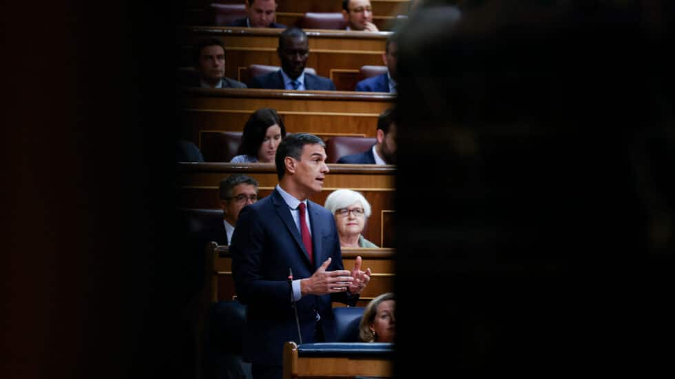 MADRID, 10/05/2023.- El presidente del gobierno, Pedro Sánchez, interviene en la última sesión de control antes de la campaña de las elecciones municipales y autonómicas del 28 M, este miércoles en el Congreso de los Diputados en Madrid. EFE/Javier Lizón