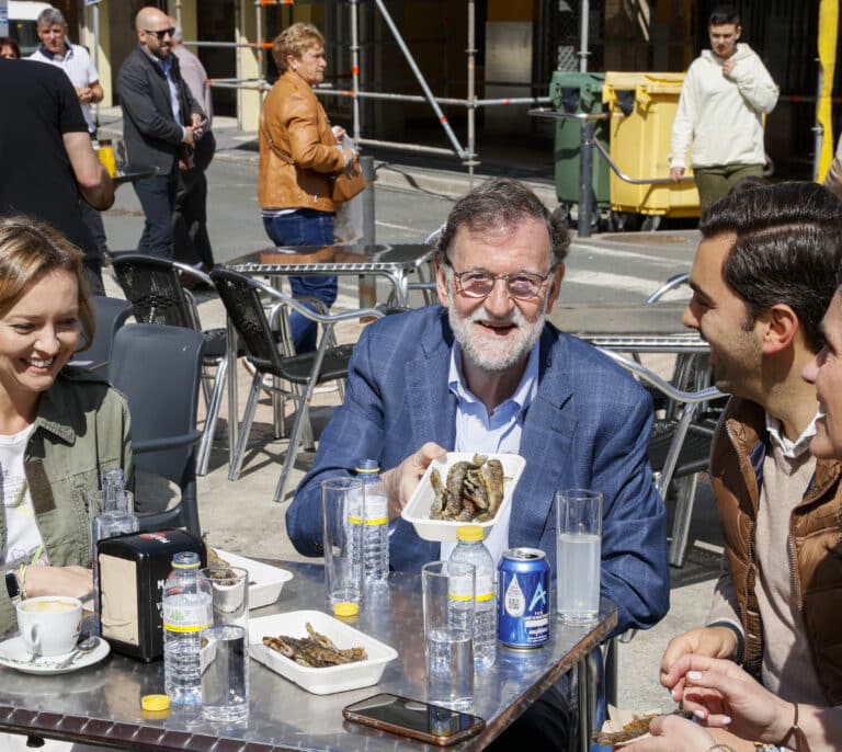 El banquete de Rajoy en la campaña: truchas, tortilla, empanada y pulpo