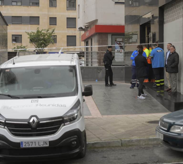 Mueren dos niñas mellizas de 12 años tras caer desde un cuarto piso por una ventana en Oviedo