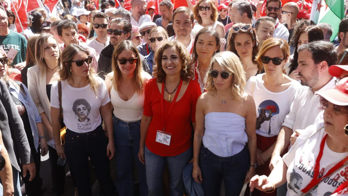 Miles de personas reclaman subidas salariales a la patronal en las marchas del Primero de Mayo