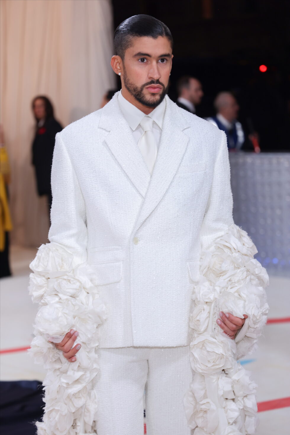 El rapero puertorriqueño Bad Bunny llega a la alfombra roja de la Met Gala 2023