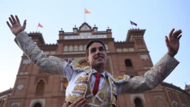 Puerta Grande para Fernando Adrián ante una encastada corrida de Santiago Domecq