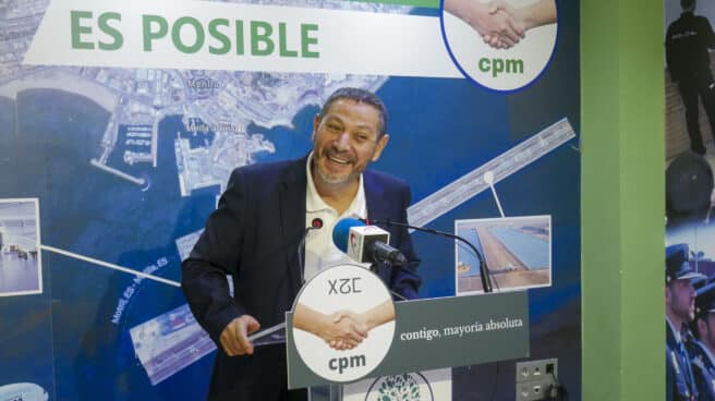 El presidente de Coalición por Melilla (CPM), Mustafa Aberchán, ofrece una rueda de prensa en la sede del partido El presidente de Coalición por Melilla (CPM), Mustafa Aberchán, ofrece una rueda de prensa en la sede del partido (Efe).