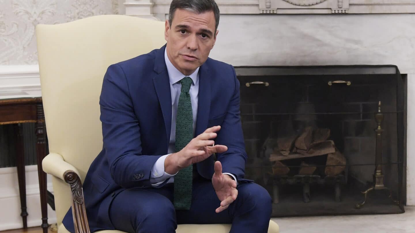 USA7047. WASHINGTON (DC, EEUU), 12/05/2023.- El jefe del Gobierno español, Pedro Sánchez, habla durante su reunión con el presidente de Estados Unidos, Joe Biden, hoy, en la Casa Blanca en Washington (EEUU). Sánchez, elogió este viernes en la Casa Blanca al presidente de Estados Unidos, Joe Biden, por ser "un referente" en la defensa de la democracia y destacó la excelente relación bilateral: "Somos aliados, amigos", recalcó. EFE/Lenin Nolly