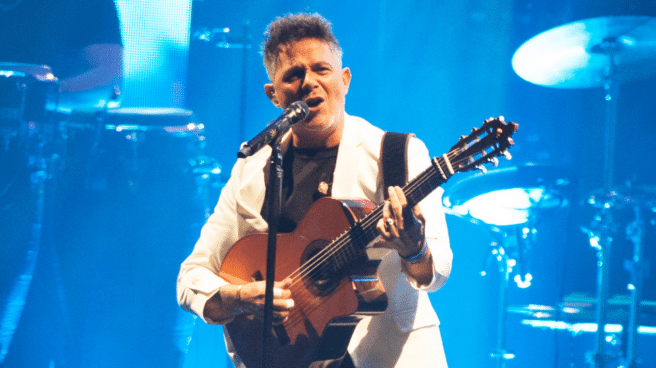 El cantante Alejandro Sanz no cancelará su próxima gira a pesar de “un brote fuerte” que ha experimentado en los últimos días