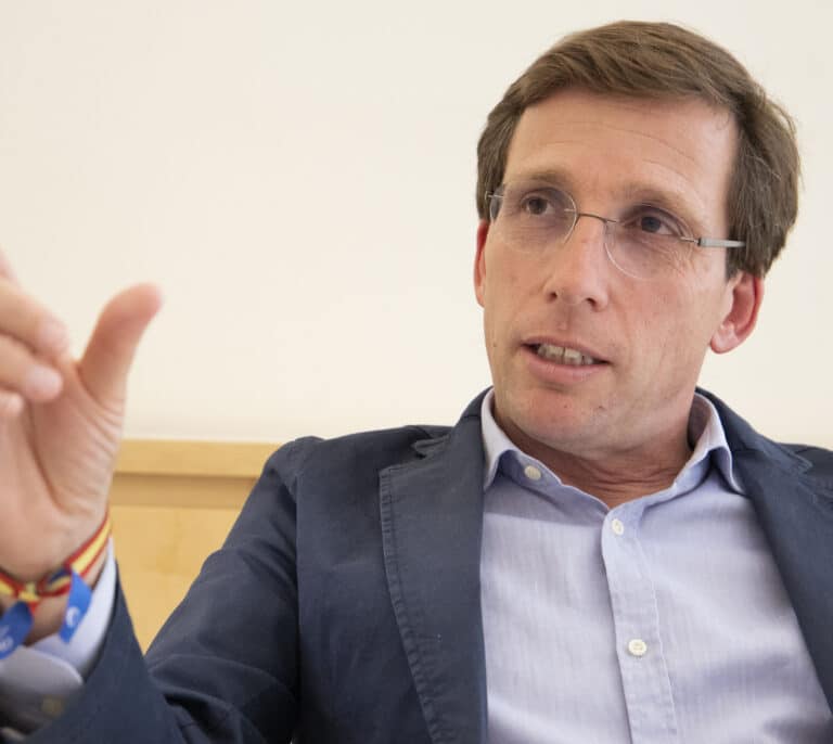 "Trataré de conseguir una mayoría suficiente para no depender de Javier Ortega Smith"