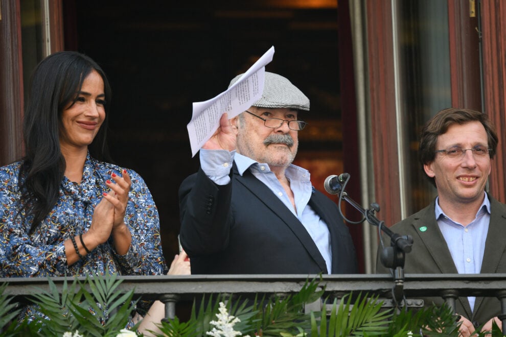 Antonio Resines junto a Begoña Villacís y Almeida en las fiestas de San Isidro el 15 de mayo 2022