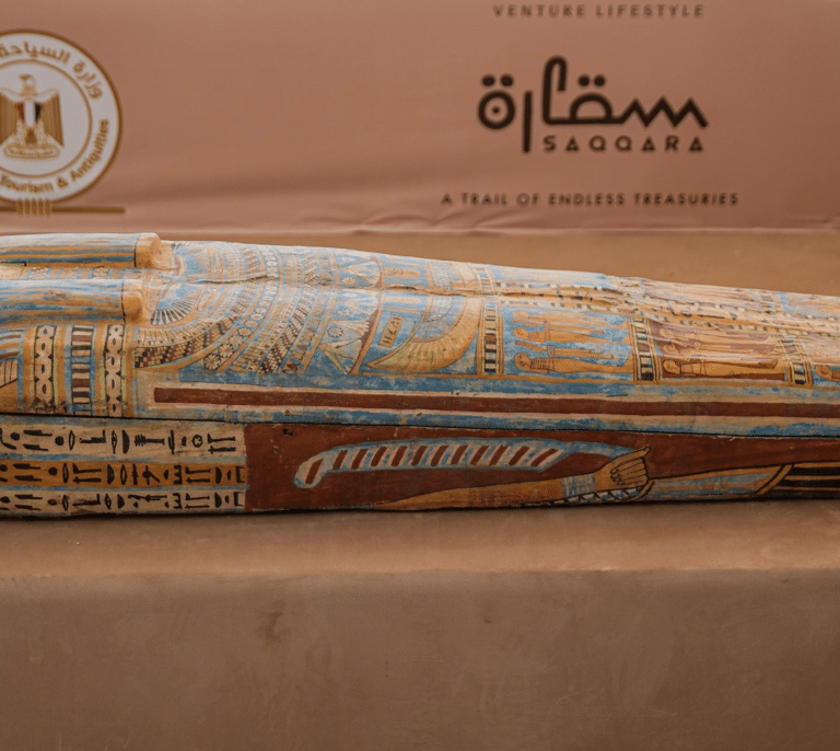 Hallan 250 ataúdes y 150 estatuas en una necrópolis de Egipto