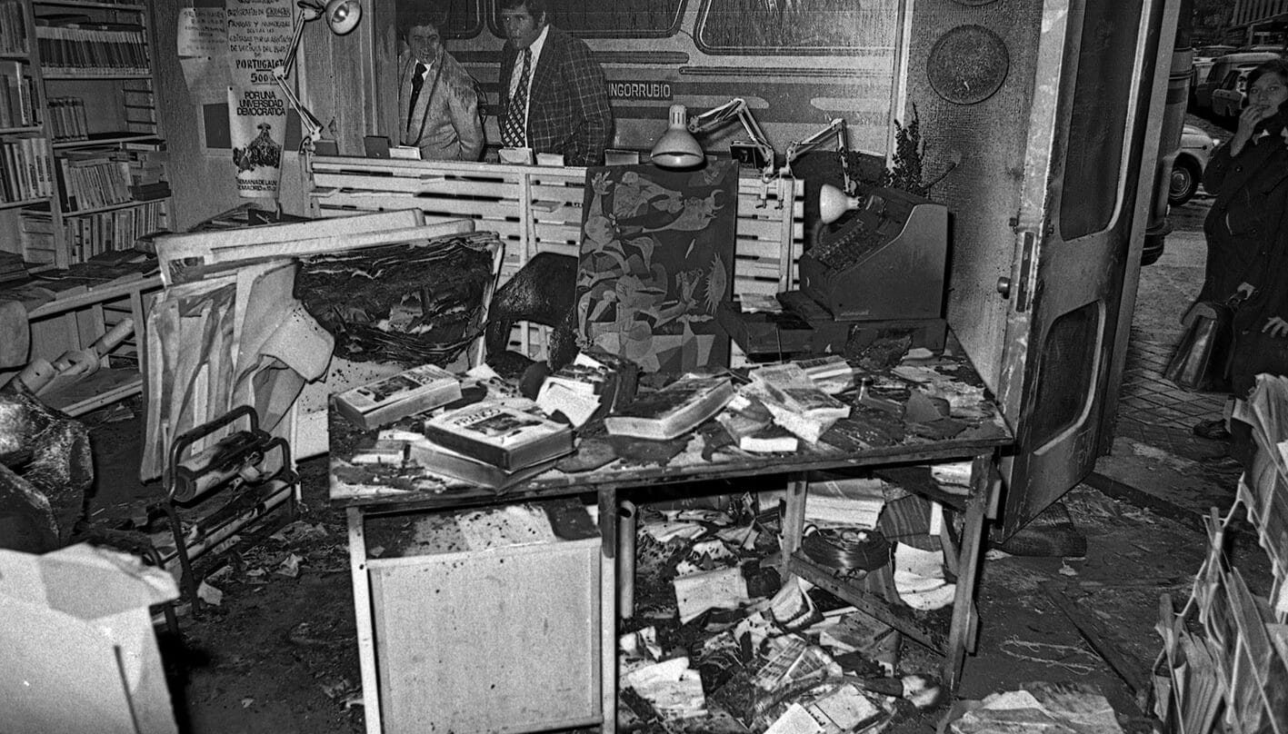 Libros de cristales rotos, 50 años de odio e intolerancia contra las librerías