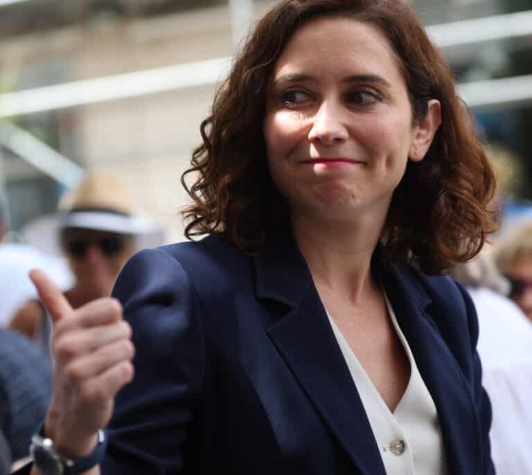 El plan de Ayuso para "desquiciar" al Gobierno, minar a Vox y contentar a Génova