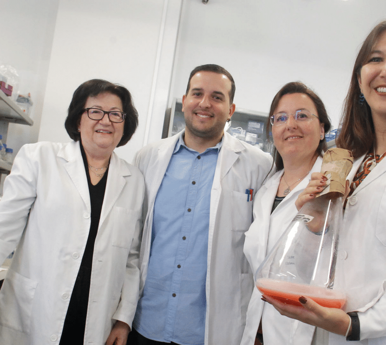 Investigadores descubren un pigmento en las salinas de Santa Pola que retrasa el cáncer