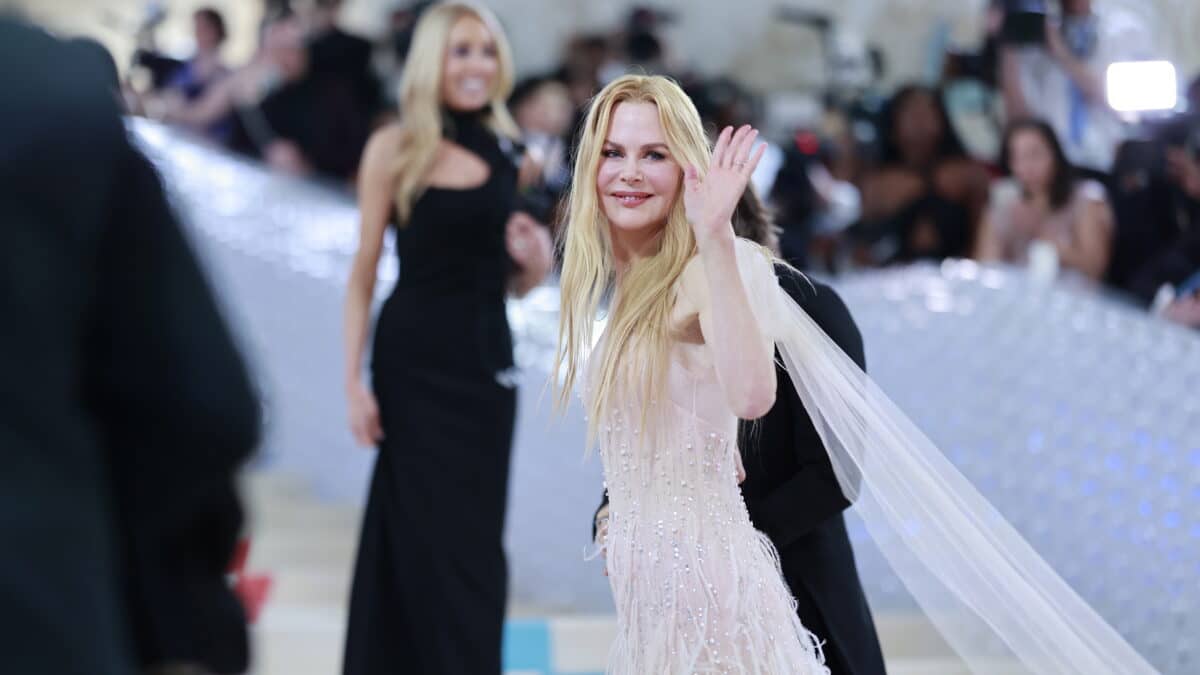 Nicole Kidman en la alfombra roja de la Gala MET 2023 luciendo un vestido de Chanel que llevó en su anuncio de hace casi 20 años