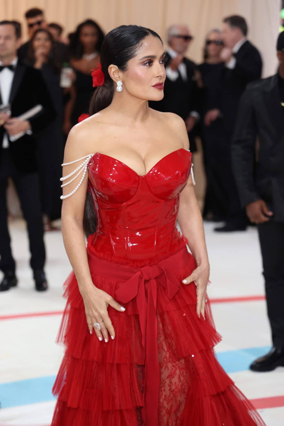 Salma Hayek llega a la alfombra de la Met Gala 2023