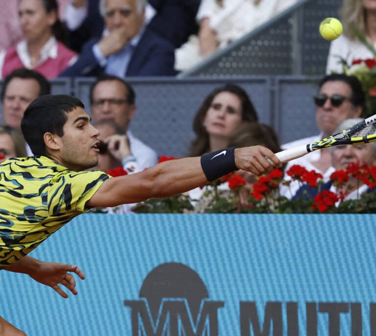 Alcaraz sufre ante Struff para revalidar su título en Madrid